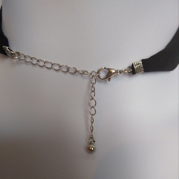 Ribbon Choker - Picture 3 of 3